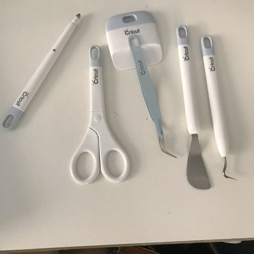 Cricut accessories.